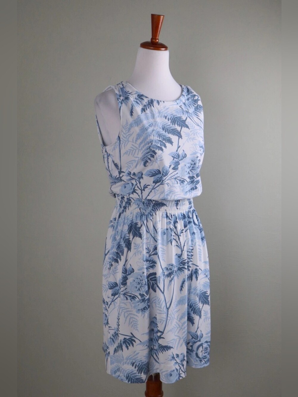 Sleeveless Blue Floral Midi Dress - Picture 2 of 4